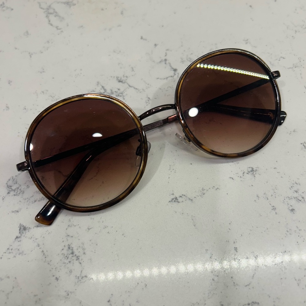 Round tortoise shell Sunglasses